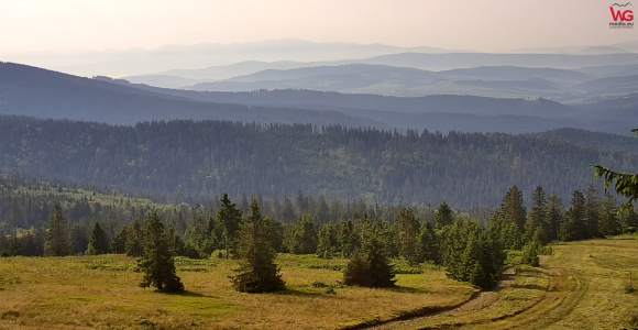 Schronisko PTTK na Hali Rysianka (widok w kierunku Tatr)